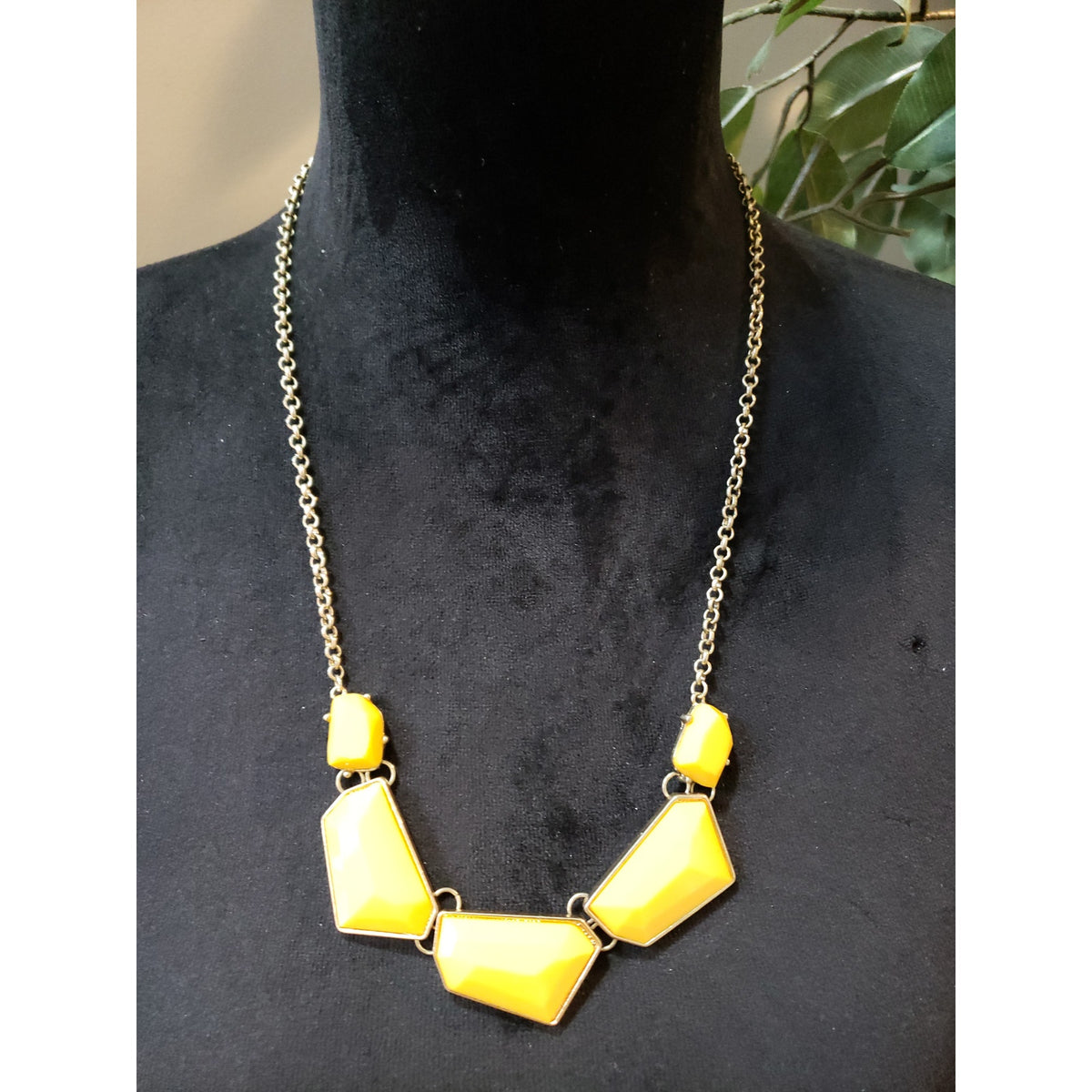 Women’s Yellow Geometric Statement Necklace Resin Bib Chunky Fashion Jewelry
