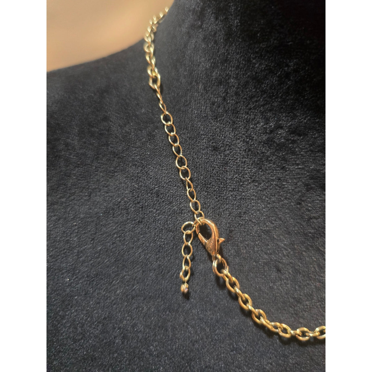 Women's Multicolor Flowers Necklace With Round Pendant and Lobster Claw Clasp