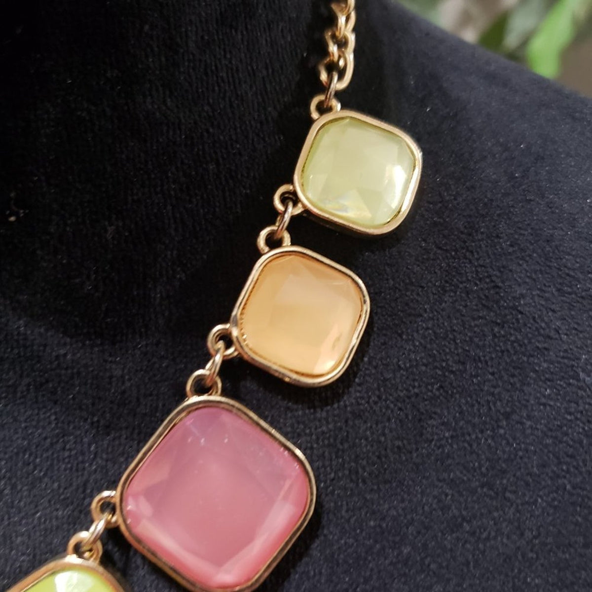 Womens Fashion Multi-Colored Stones Collar Necklace with Lobster Clasp