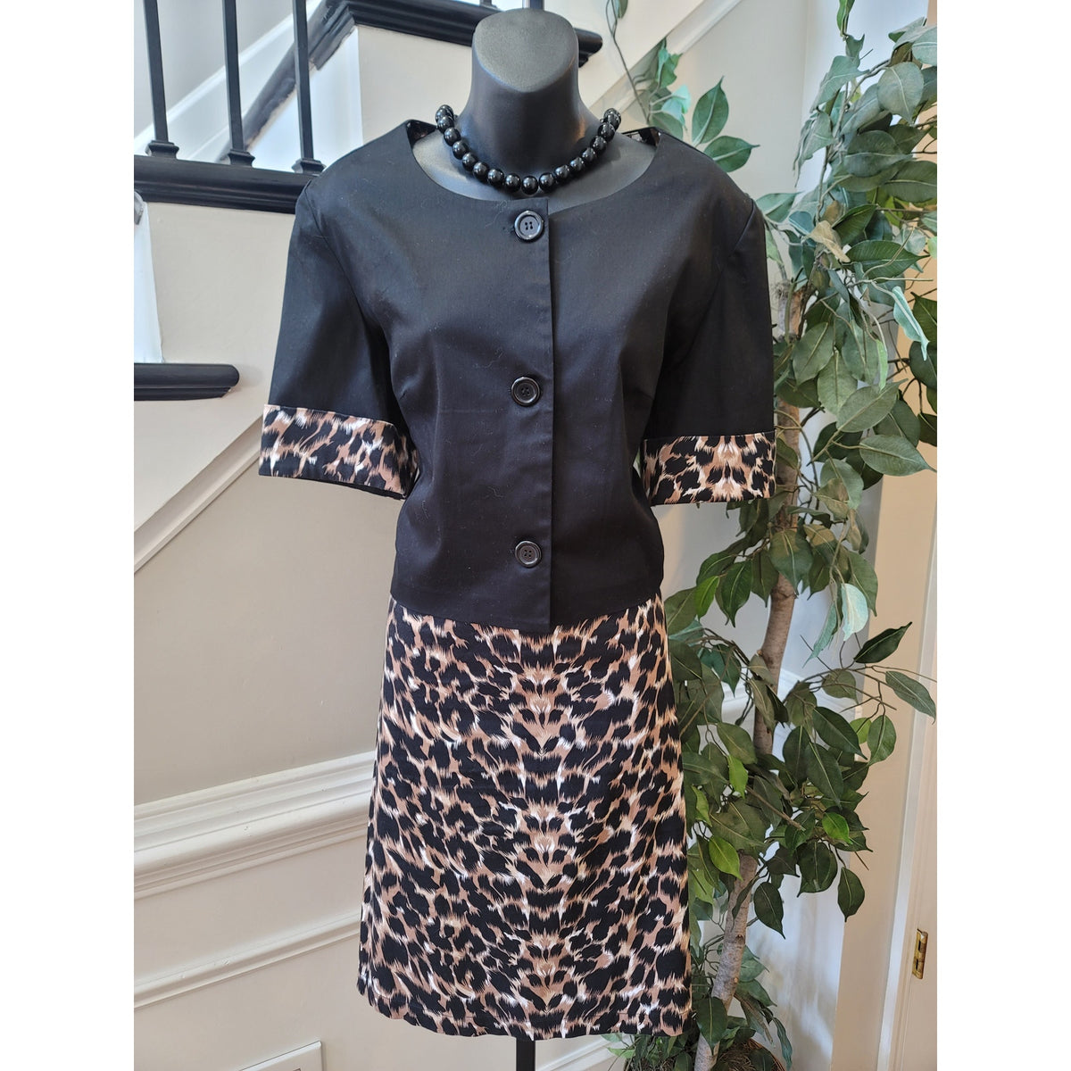 Courtenay Skirt Suit Women's SZ 16 Black/Beige Animal Print Belted Short Sleeve
