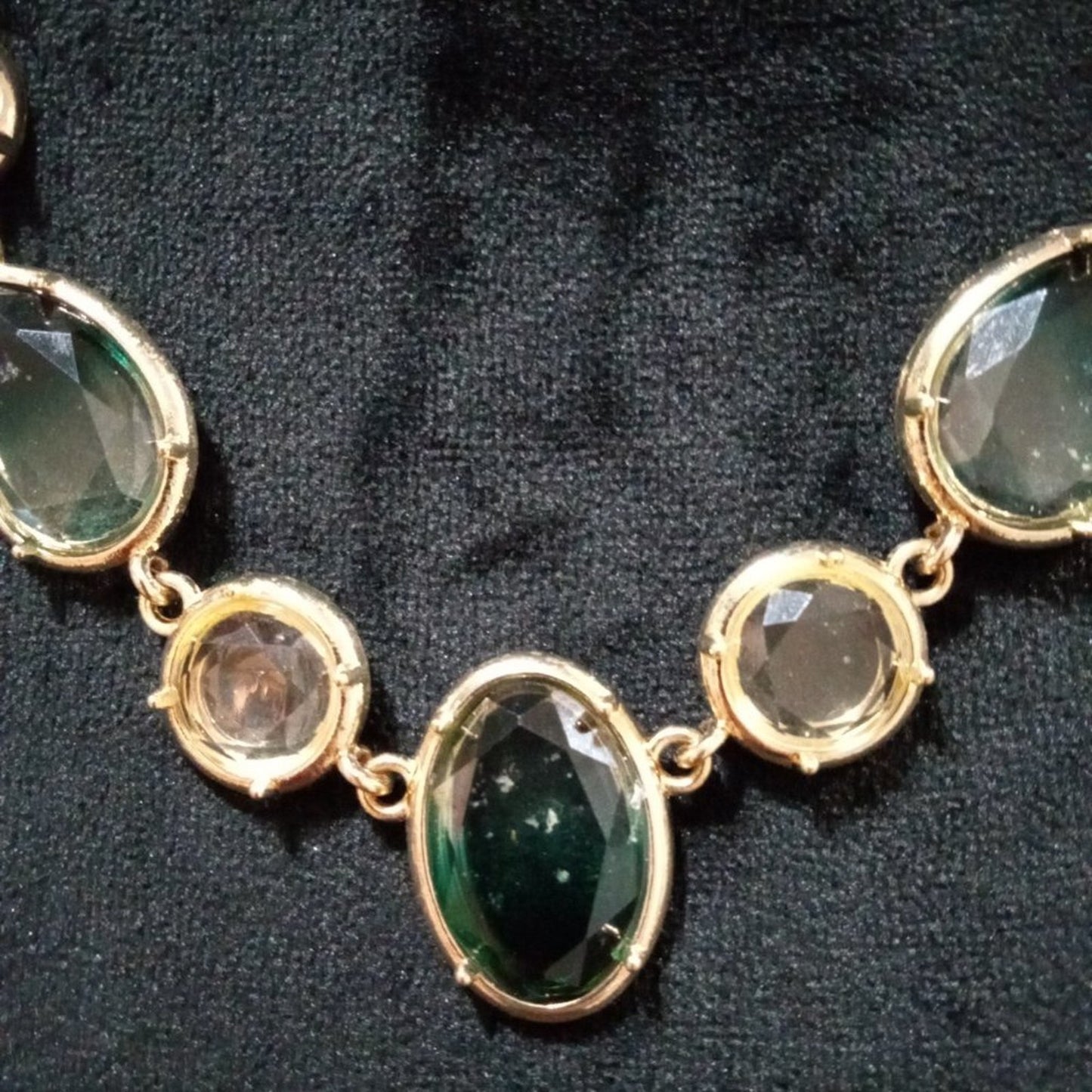 Women Fashion Chunky Faceted Rhinestones Statement Necklace with Lobster Clasp