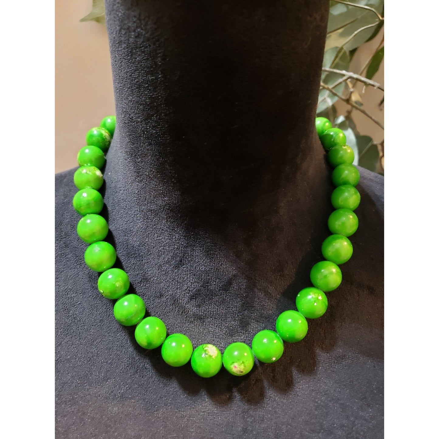 Women Fashion Green Howlite Beads Collar Necklace Jewelry with Spring Ring Clasp