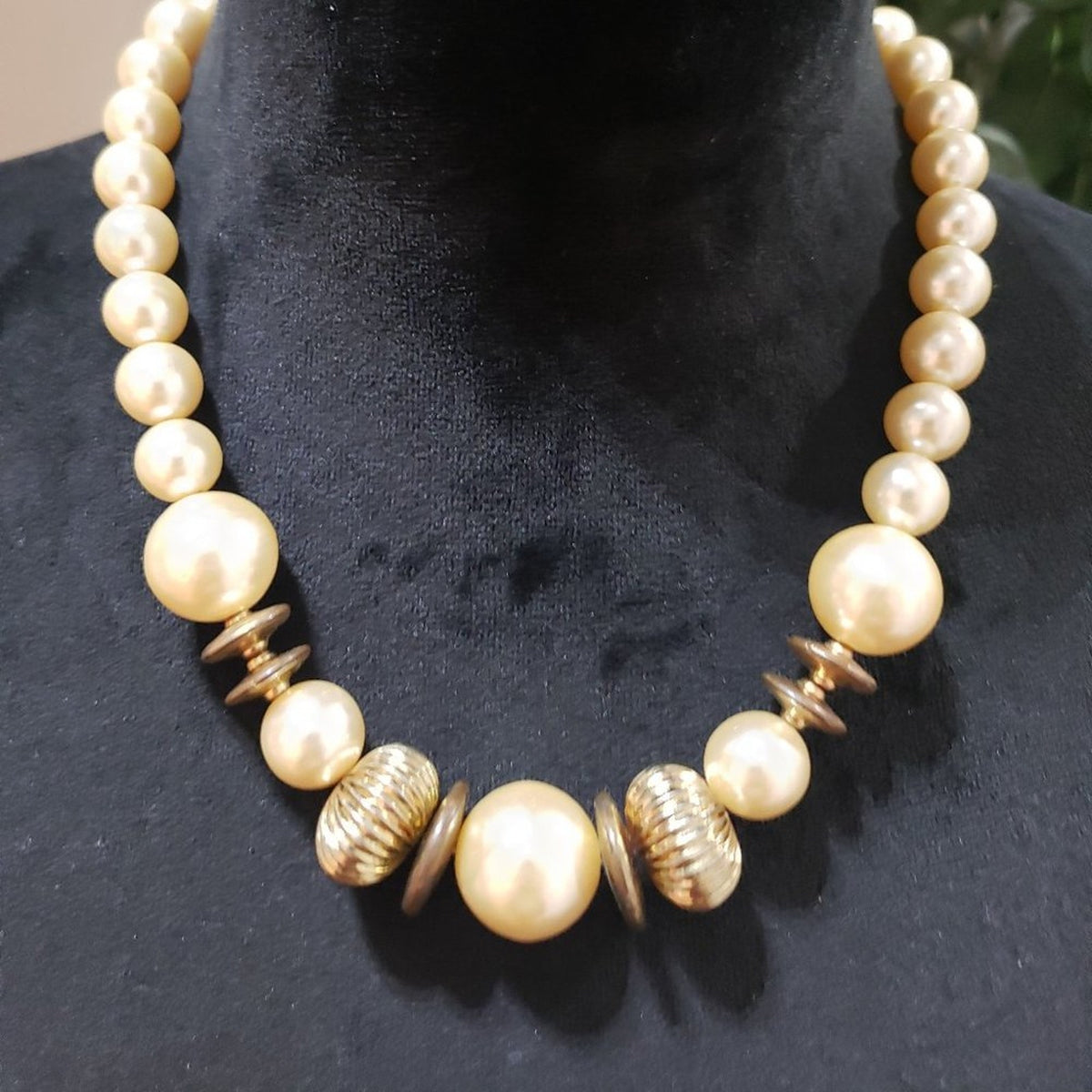 Women Fashion Elegant Faux Pearl Beaded Choker Necklace with Lobster Clasp