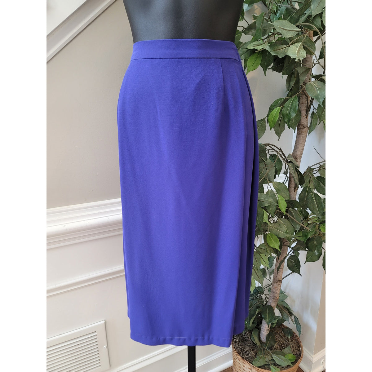 EY Boutique Skirt Suit Women's SZ 18 purple Rhinestone Button Front Back Zipper