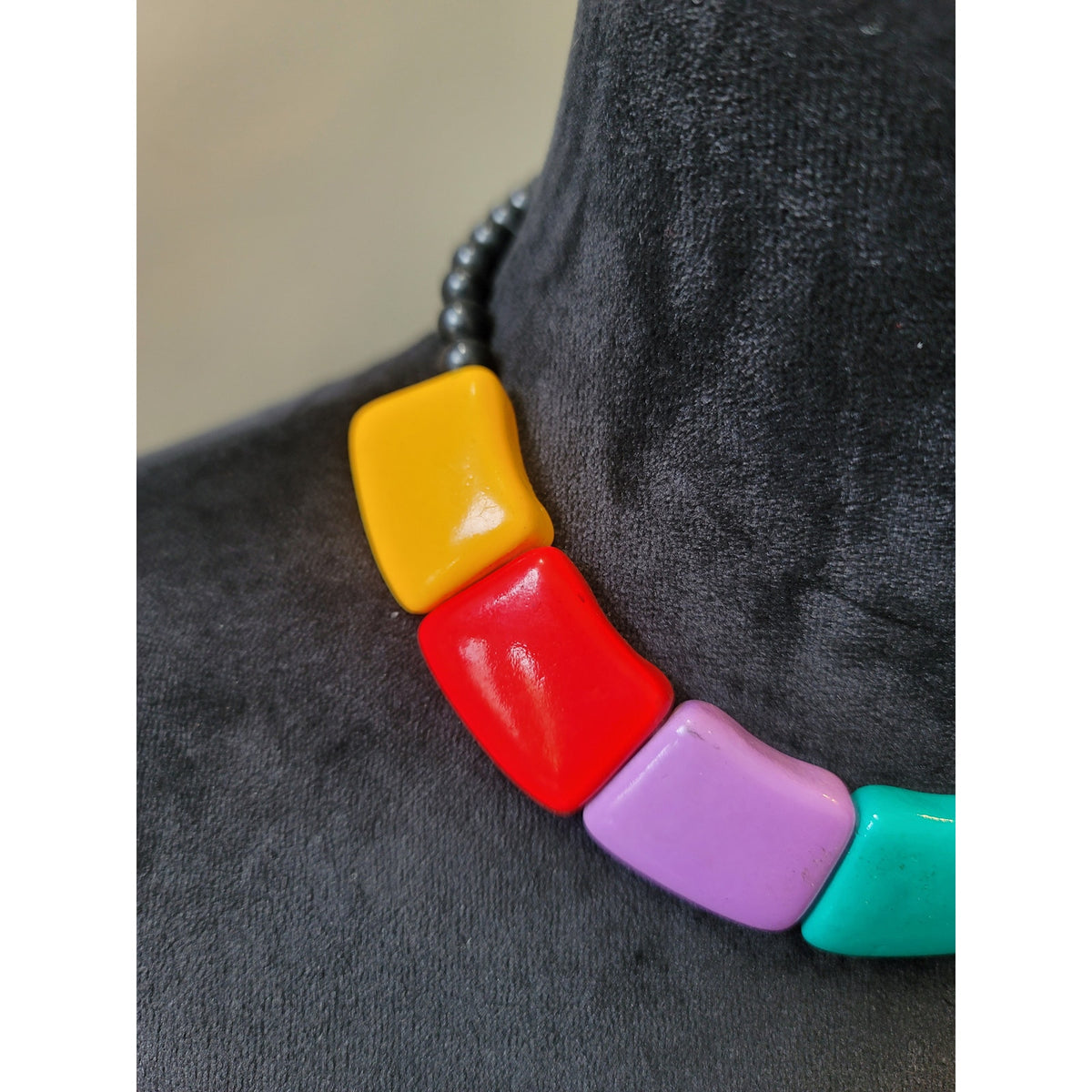 Women's Multicolor Chunky Beaded Statement Necklace With Toggle Clasp Lock