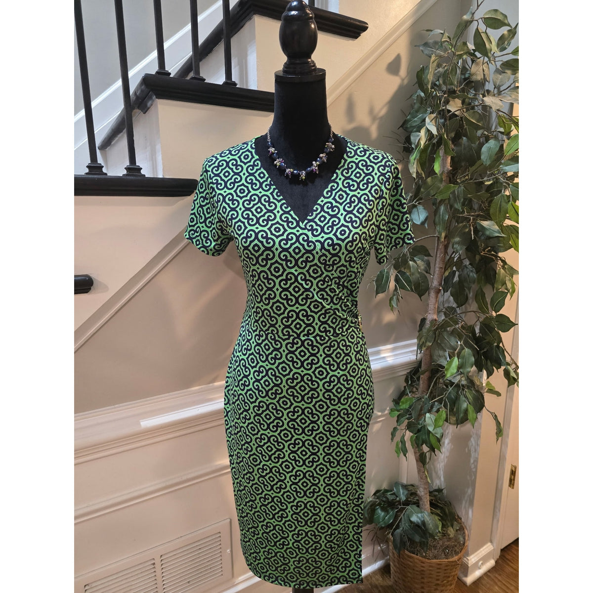 Jones New York Midi Dress Women's Medium Green/Black Geometric Faux Wrap V Neck