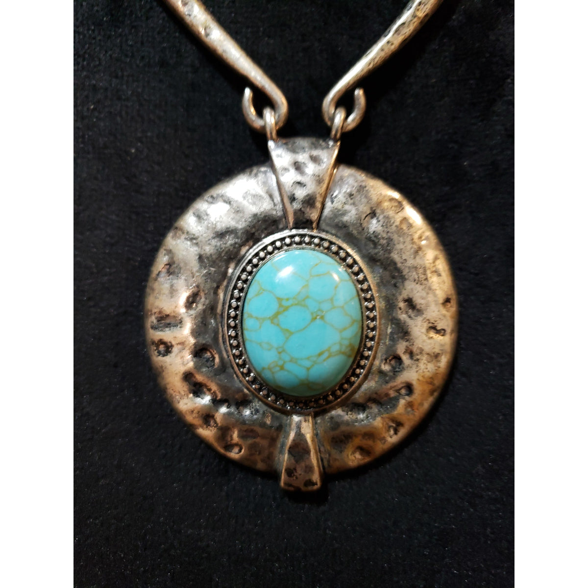 Womens Fashion Tribal Arizona Turquoise Hammered Metal Pendant Necklace Jewelry