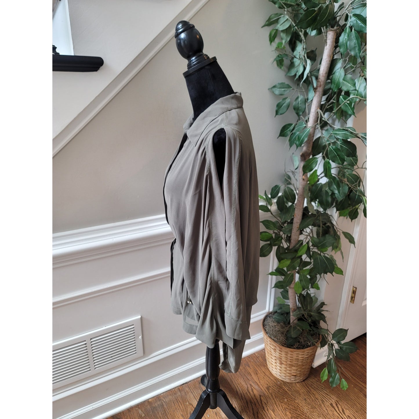 Chico's Blouse Women's Size 2 Large Olive Green Button Front Cold Shoulder