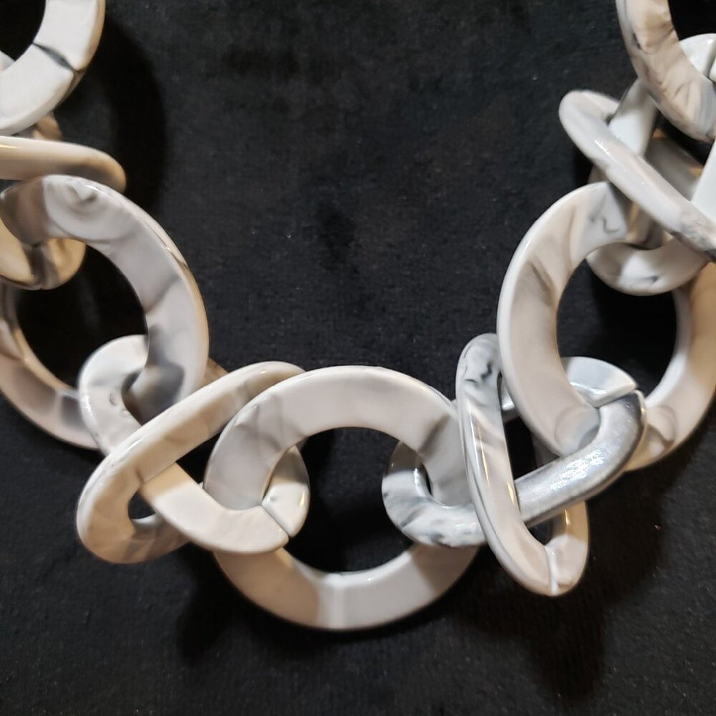 Women Fashion White Acrylic Chunky Cuban Link Chain Necklace with Lobster Clasp