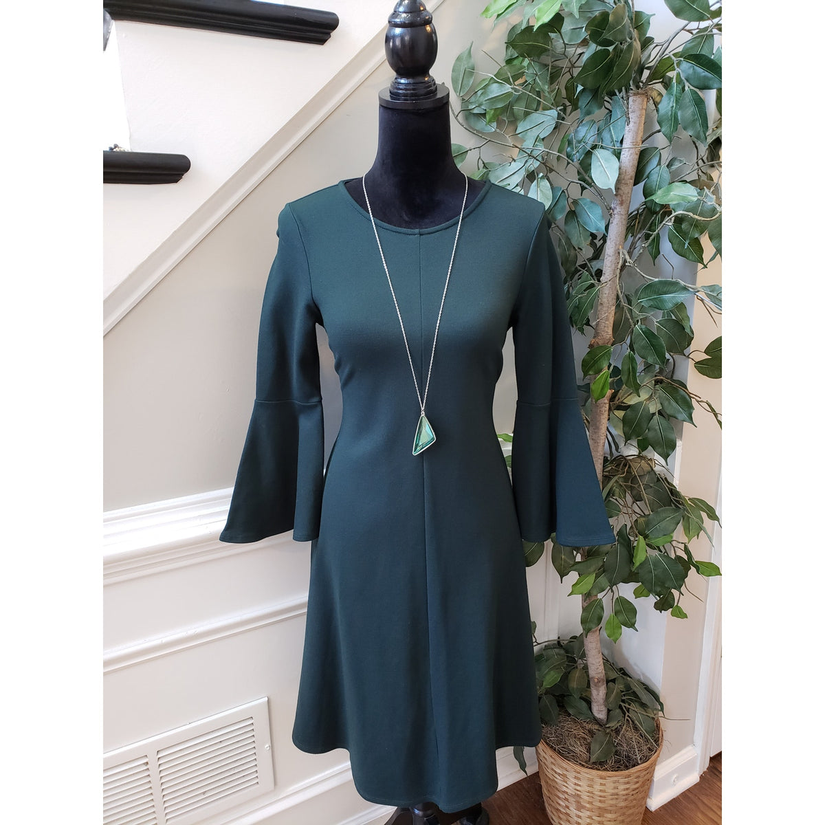 Isabella Oliver Shift Dress Women's Size 4 Olive Stretch Flare Sleeve Round Neck