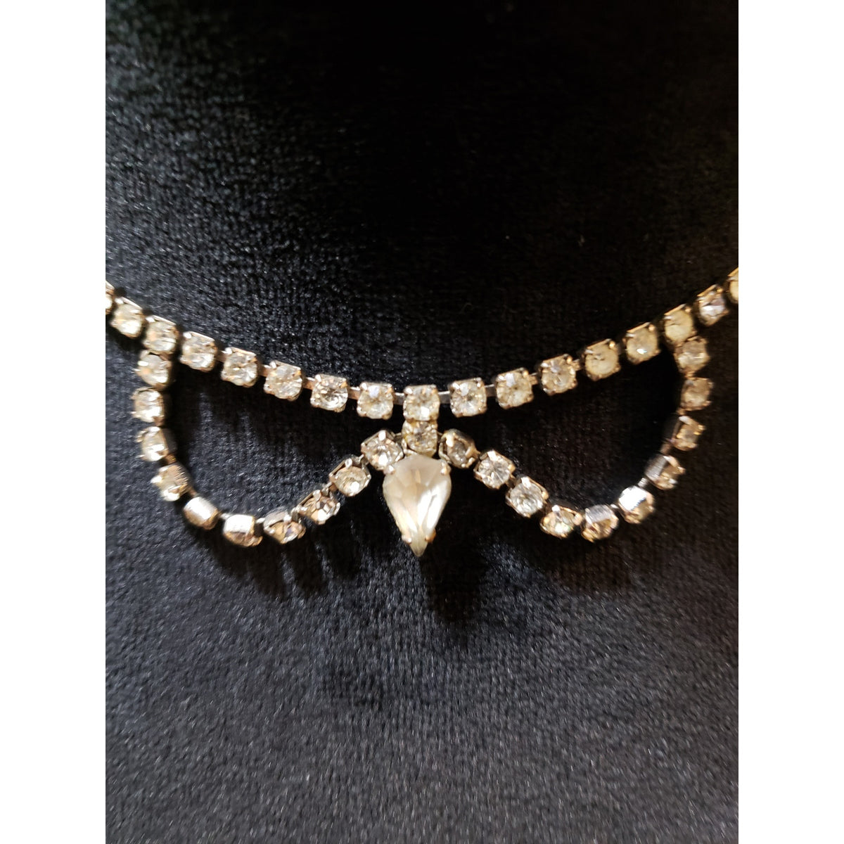 Women Fashion Silver Plated Rhinestones Trim Bling Chain B Drope Choker Necklace