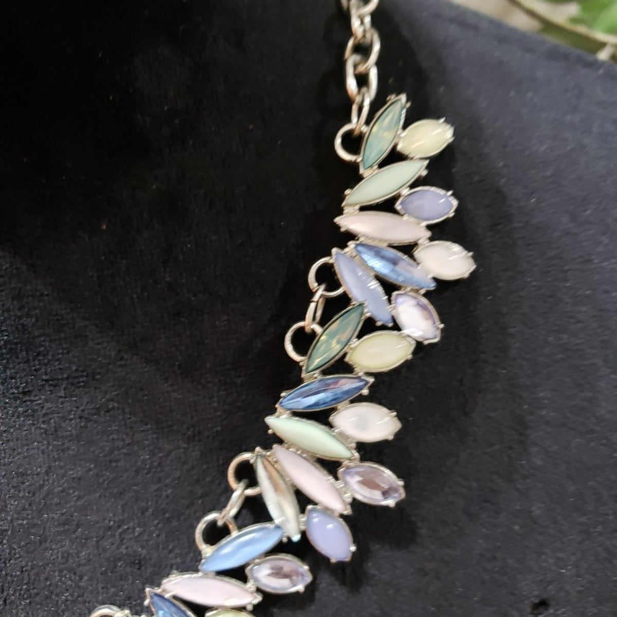 Women Fashion Multicolor Mixed Crystal Stones Collar Necklace with Lobster Clasp