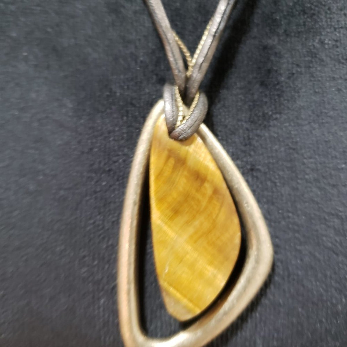 Women Fashion Abstract Triangular Bezel Fossil Pendant Necklace w/ Lobster Clasp