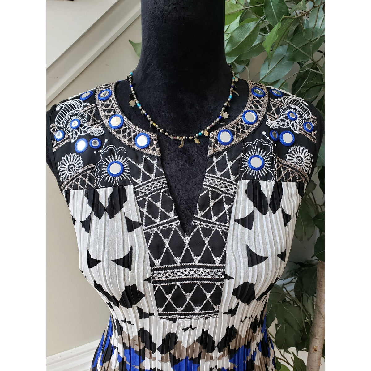 Alfani Knee Length Dress Women's Small Multi Geometric Beaded Sleeveless V Neck