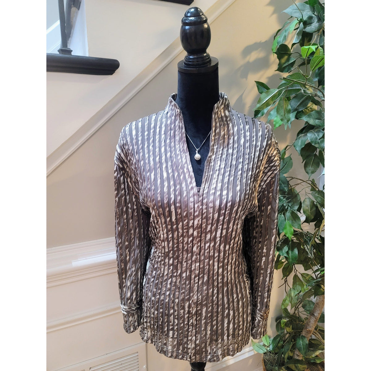 Chico's Jacket Womens SZ 3 Silver/Brown Striped Pleated Front Zipper long Sleeve