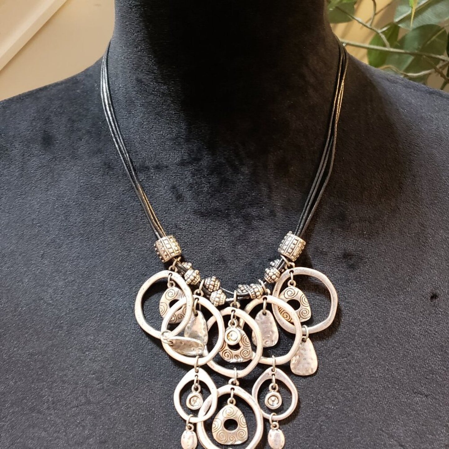 Women Silver Tone Open Hoop Ring Statement Necklace Jewelry with Lobster Clasp