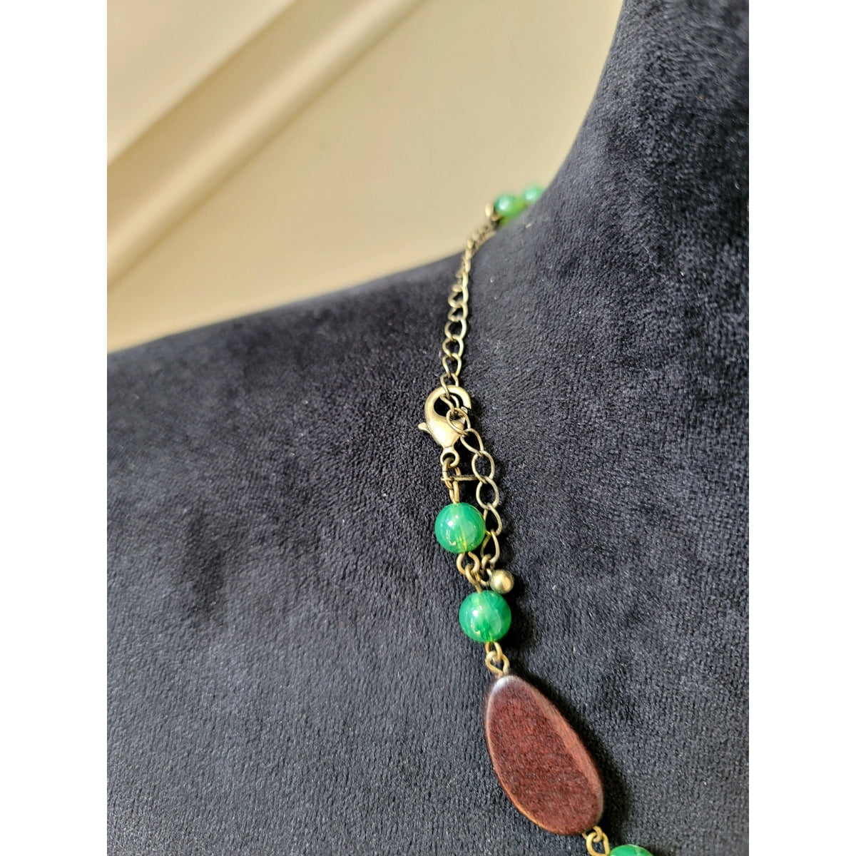 Boho Green Beaded Necklace Hammered Gold Tone Circle Pendant Statement Jewelry