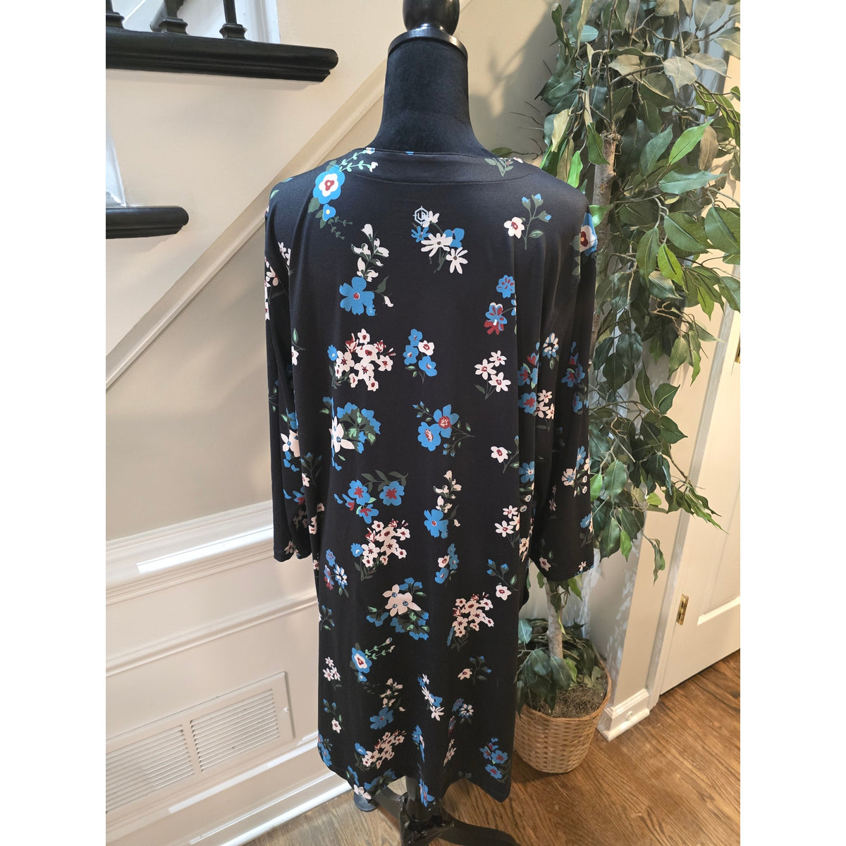 Floral Dress Women's Size 2XL Black Blue UPF 50 Long Sleeves V Neck With Pockets