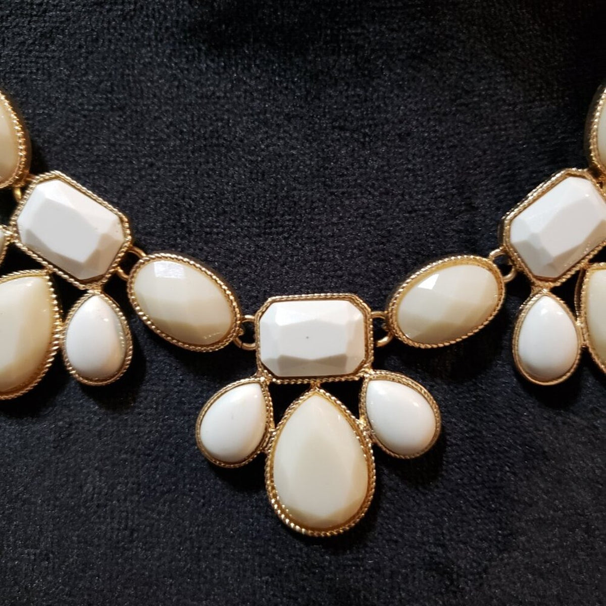 Womesn White & Beige Acrylic Beaded Curb Chain Necklace Jewelry w/ Lobster Clasp