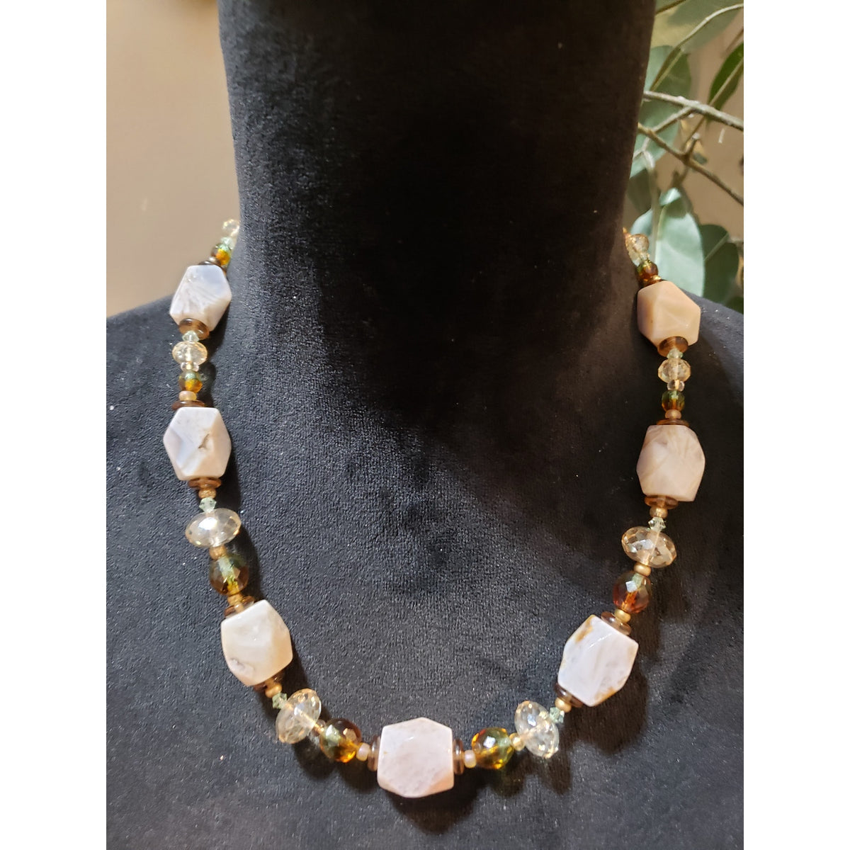 Womens Fashion Multi Shape Faceted Crystals Howlite Stone Seed Beads Necklace