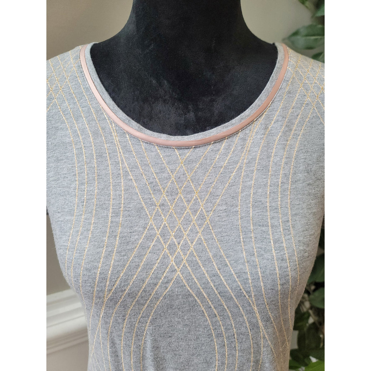 Zenergy By Chico's Blouse Women's Size 1/M Gray Short Sleeves Crew Neck Top