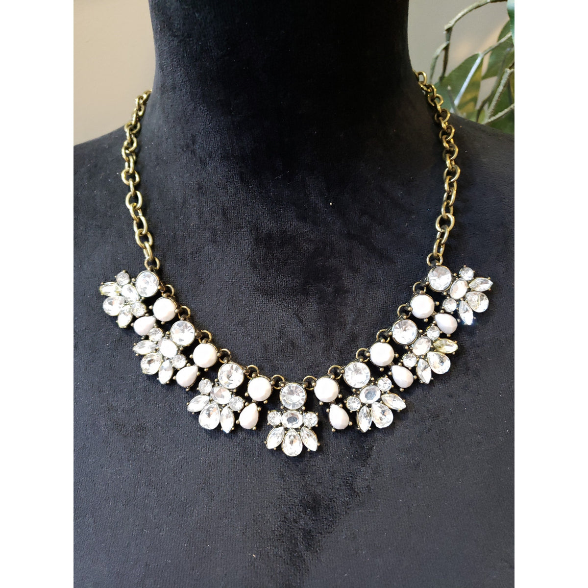 Women's LOFT Statement Necklace Gold Clear White Crystal Floral Chunky Chain