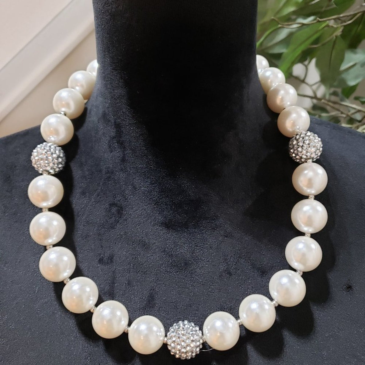 Womens Stunning White Chunky Pearl Ball Beaded Fashion Jewellery Necklace