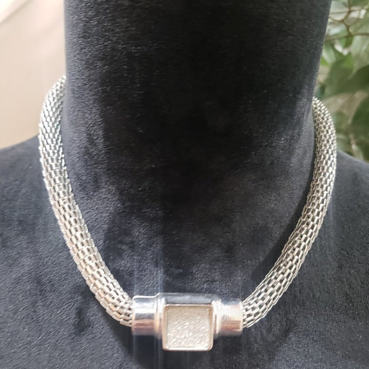 New York Womens Fashion Silver Tone Chain Choker Necklace with Lobster Clasp