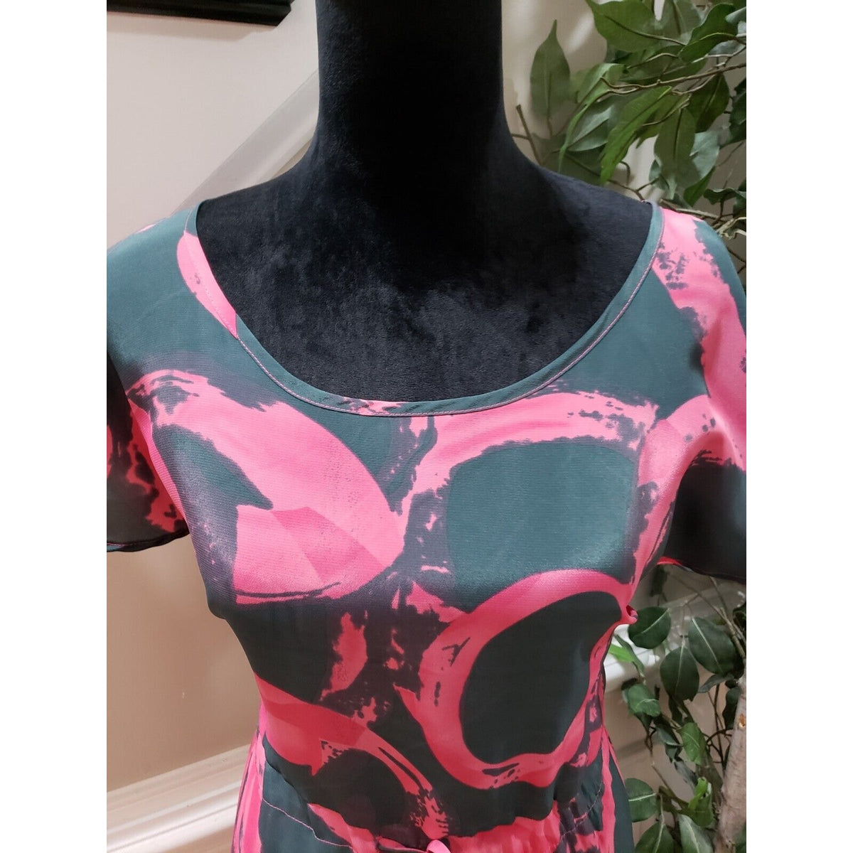 Glam Women's Gray & Pink Polyester Round Neck Short Sleeve Knee Length Dress S