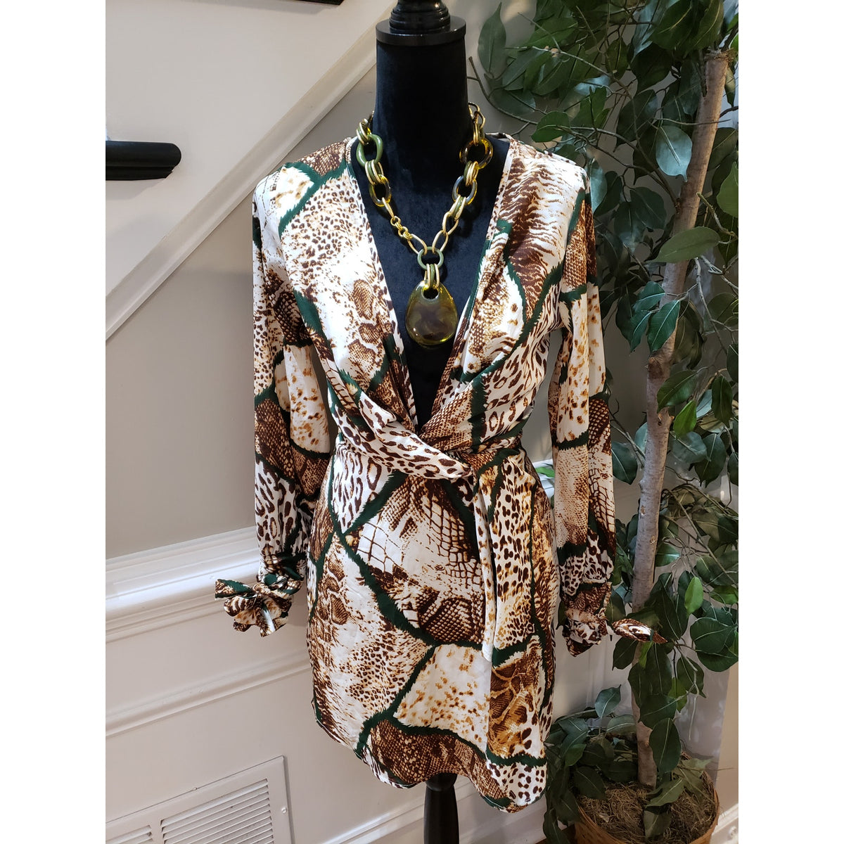 Boohoo Club Dress Women Size 4 Multi Snake Print Lined Long Sleeve Plunge V Neck