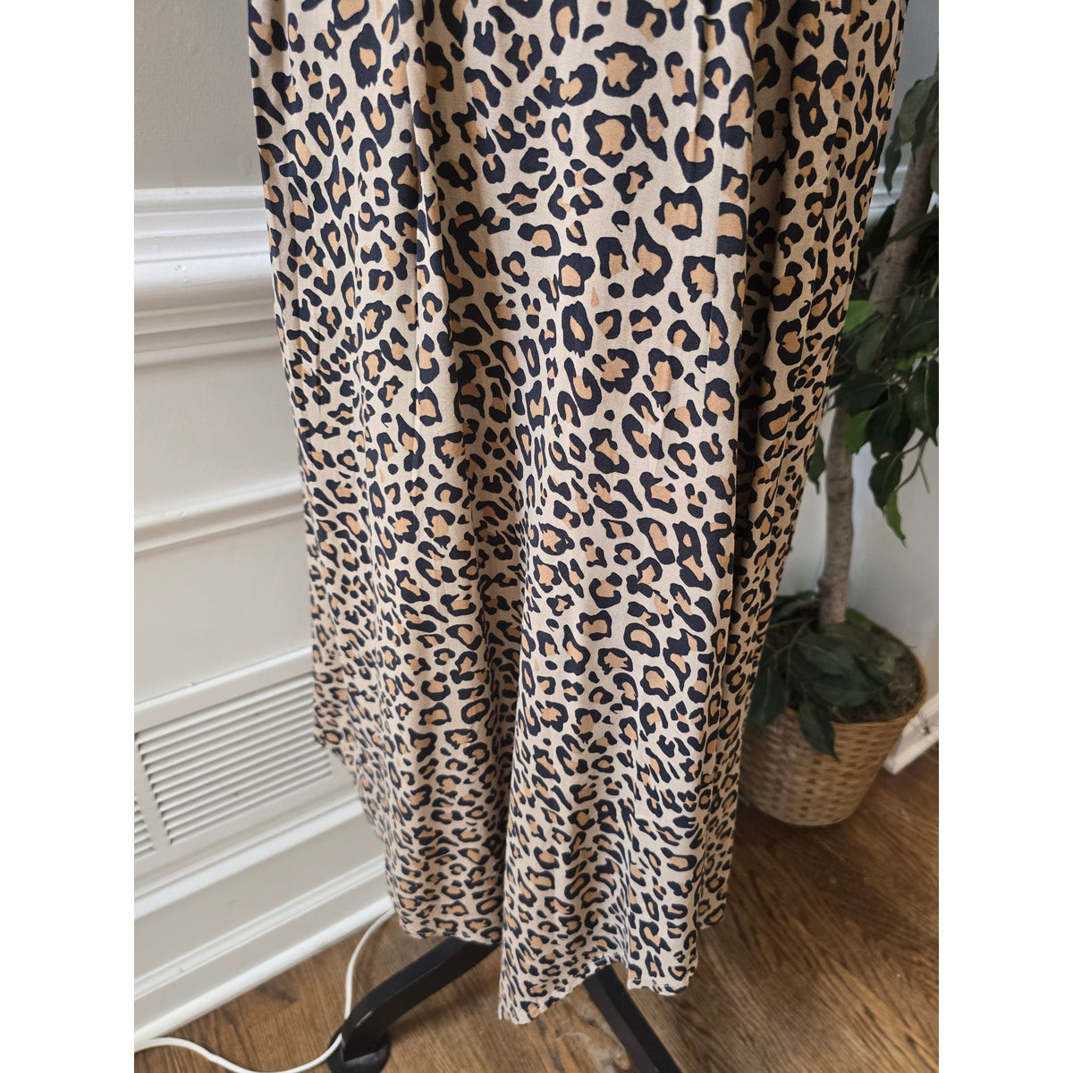 Beachlunchlounge Midi Dress Women Large Black/Brown Leopard Print V-Neck Pleated