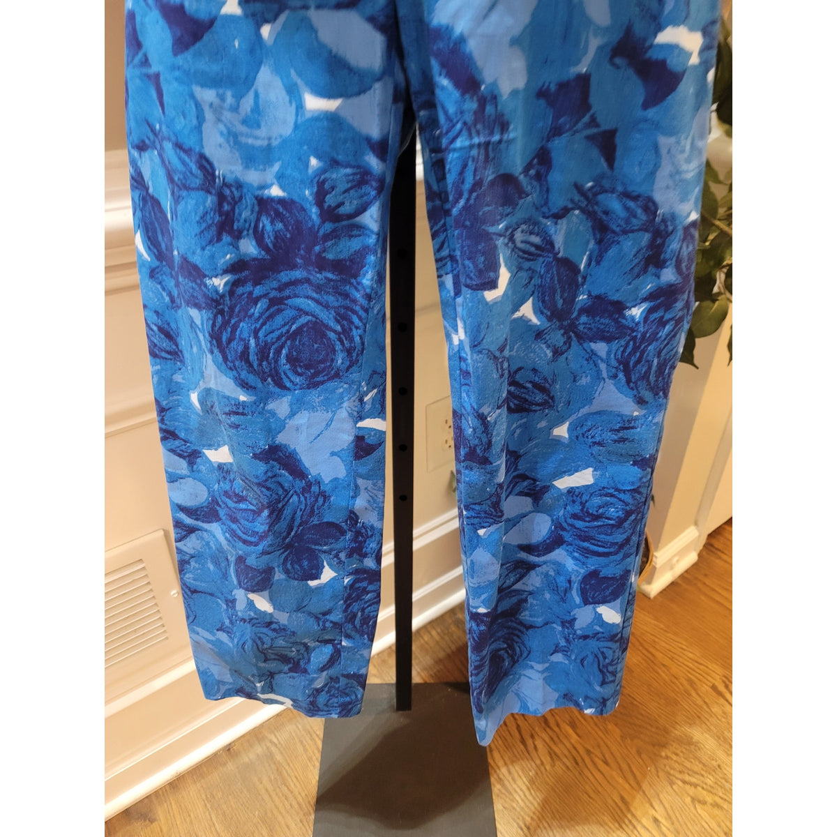 Ann Taylor Pant Suit Women's Size 10/8 Blue Floral Single Button Blazer Pockets