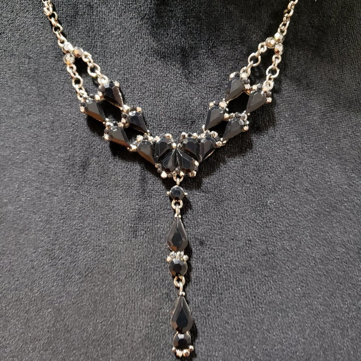 Womens Fashion Black Amethyst-Tone Chain Collar Necklace with Lobster Clasp