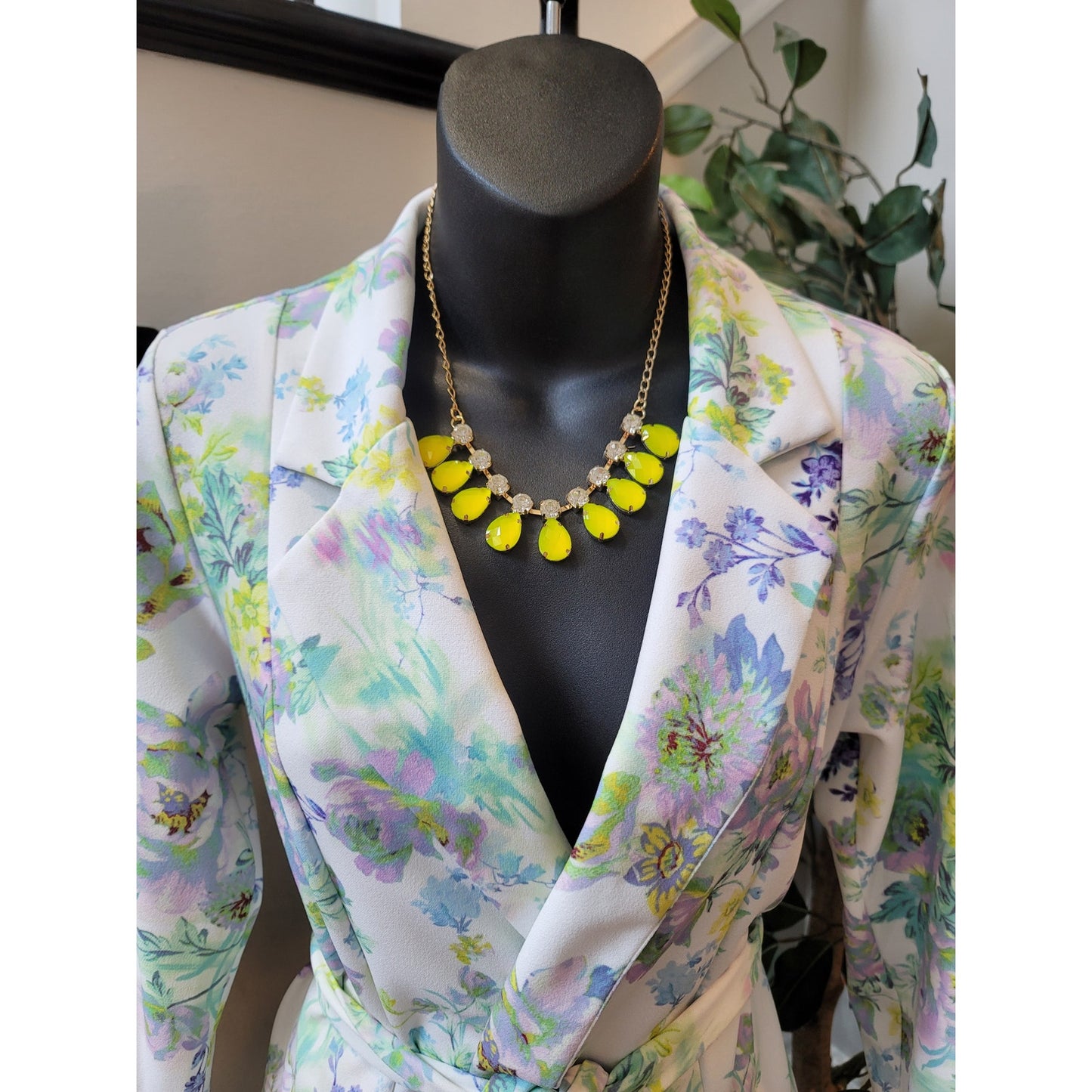 ASOS Design Maternity Pantsuit Size US 2 White Floral Blazer and Trousers Petite