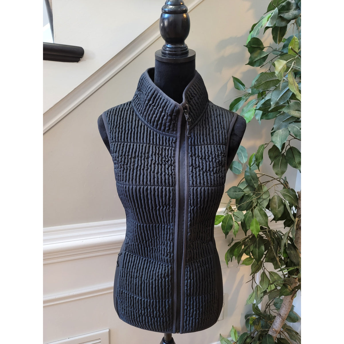 C9 Champion Puffer Vest Womens Small Black Quilted Front Zipper Sleeveless Lined