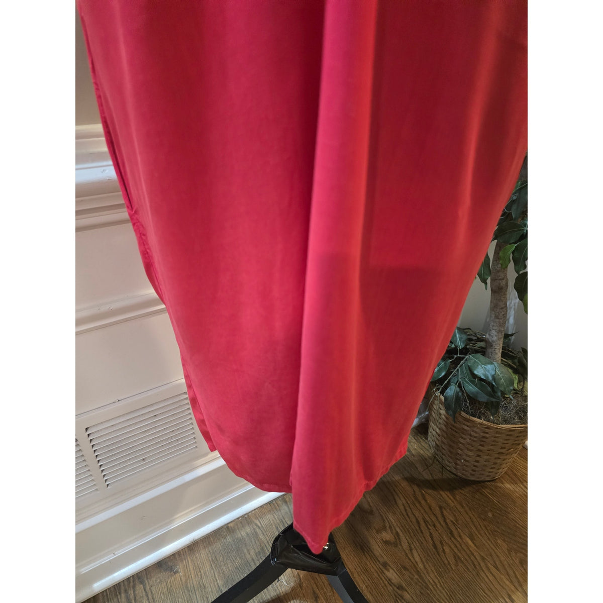 The Odell's Shift Dress Women's Small Coral Red Pleated Back V-Neck Pockets