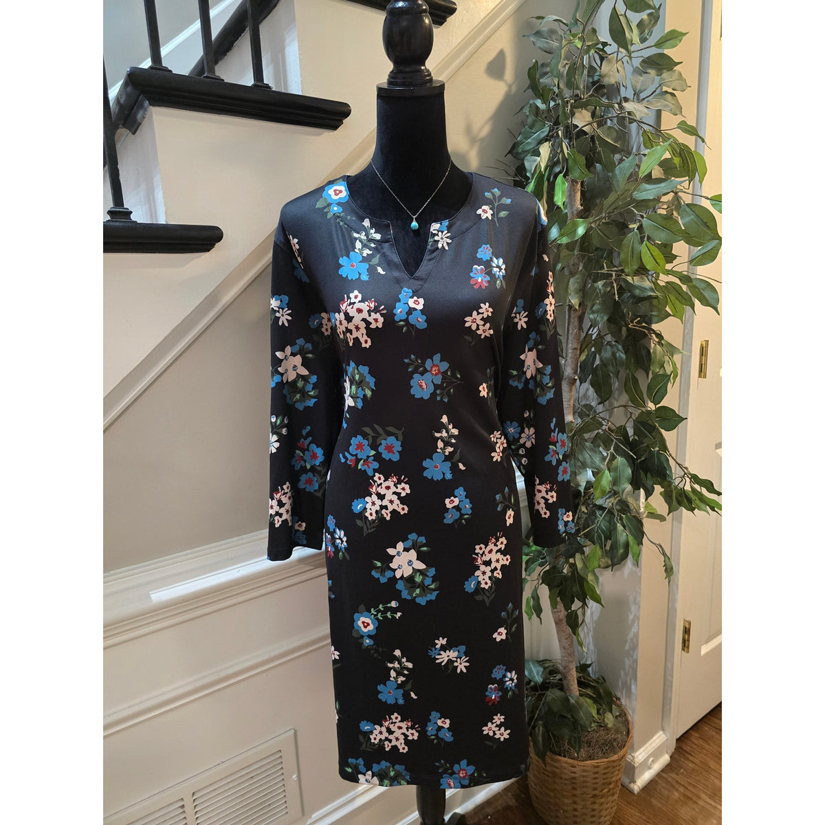 Floral Dress Women's Size 2XL Black Blue UPF 50 Long Sleeves V Neck With Pockets