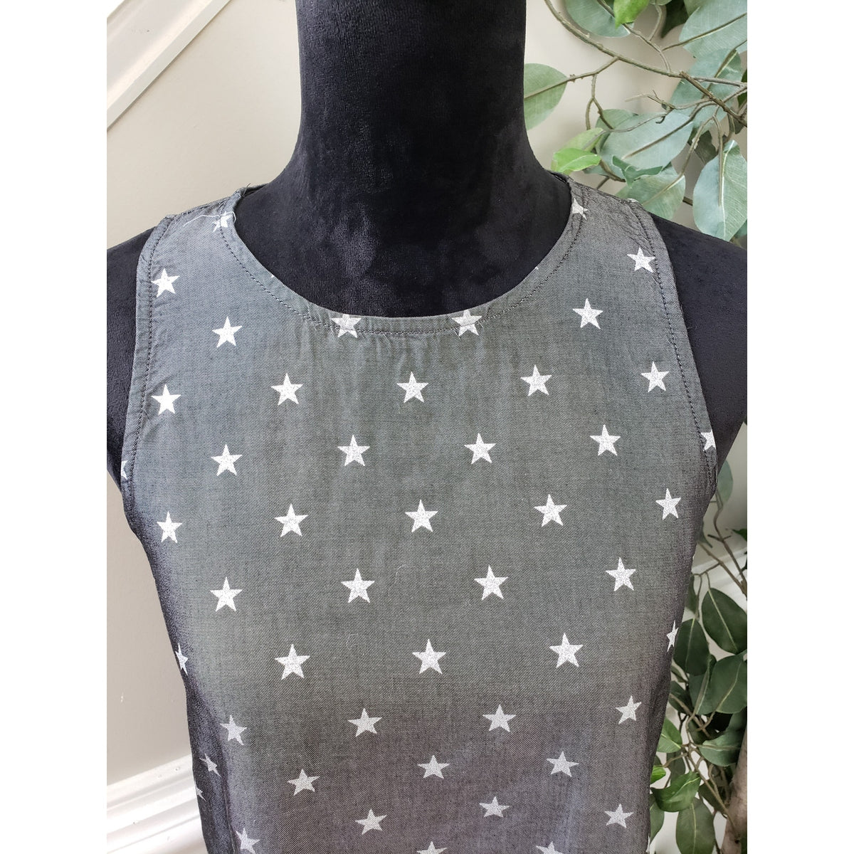Chelsea & Theodore Fit & Flare Dress Women's S Gray & White Crew Neck Sleeveless