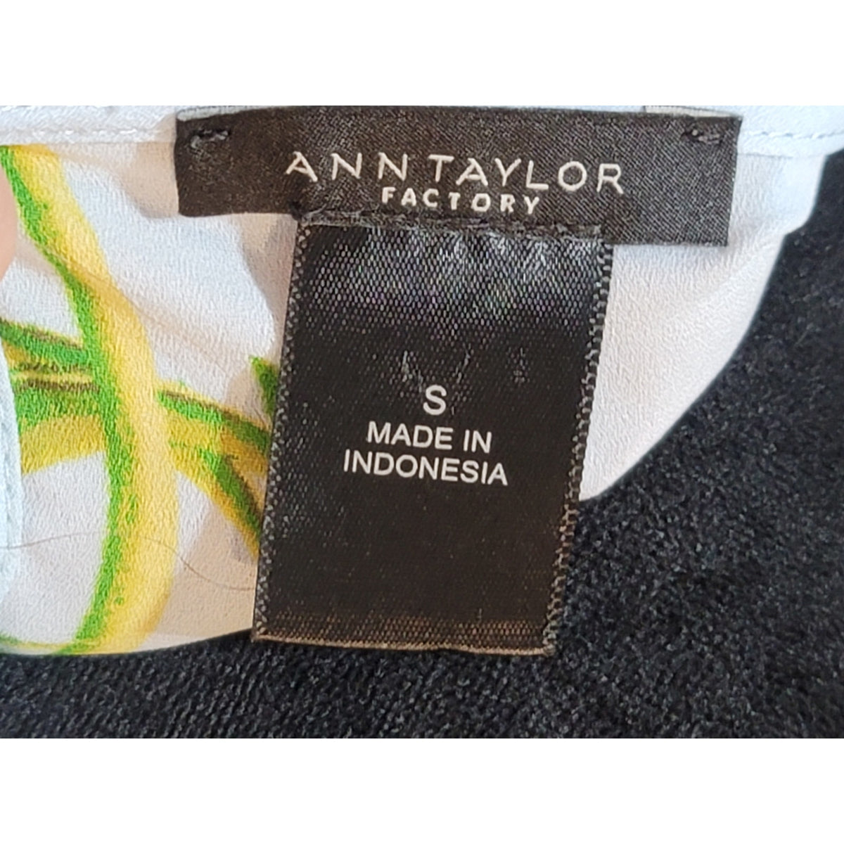 Ann Taylor Blouse Top Women's Small Blue Flamingo Keyhole Back Flutter Sleeves