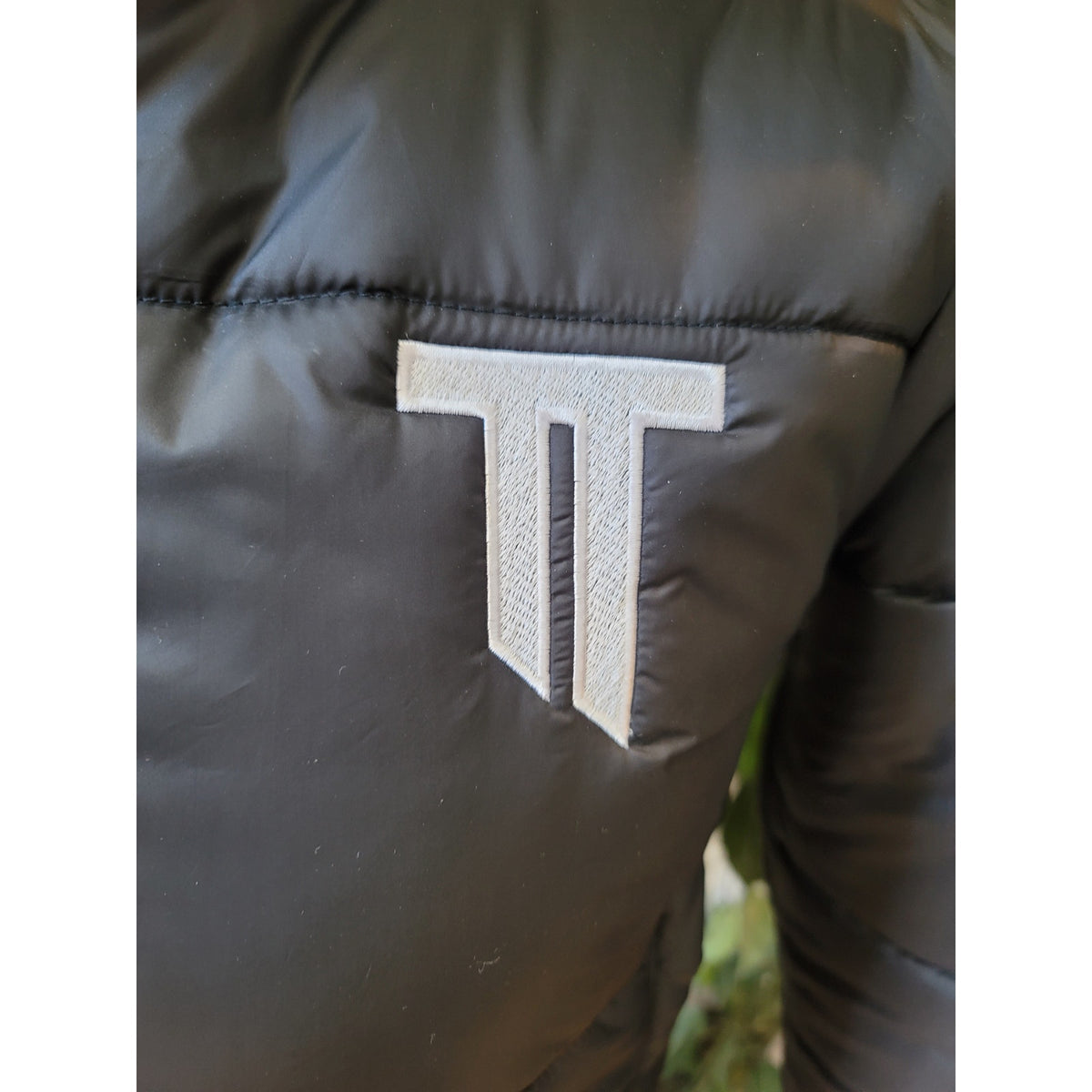 The Trenches Cropped Puffer Jacket Women's Medium Black Front Zipper Long Sleeve