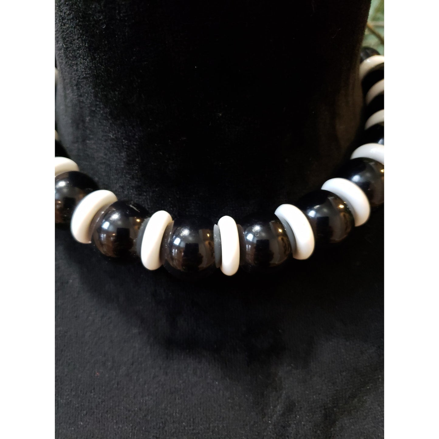 Women Onyx Black Beads White Acrylic Spacers Collar Necklace / Spring Ring Clasp