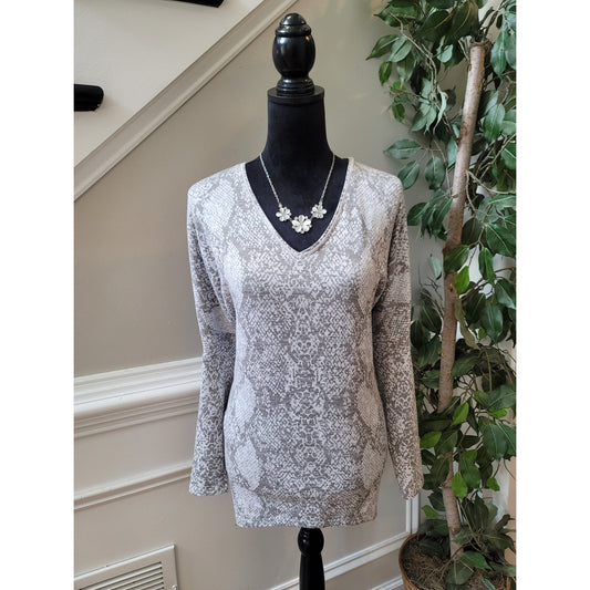 White House Black Market Sweater Women's Size XS Gray Snake Print Long Sleeves