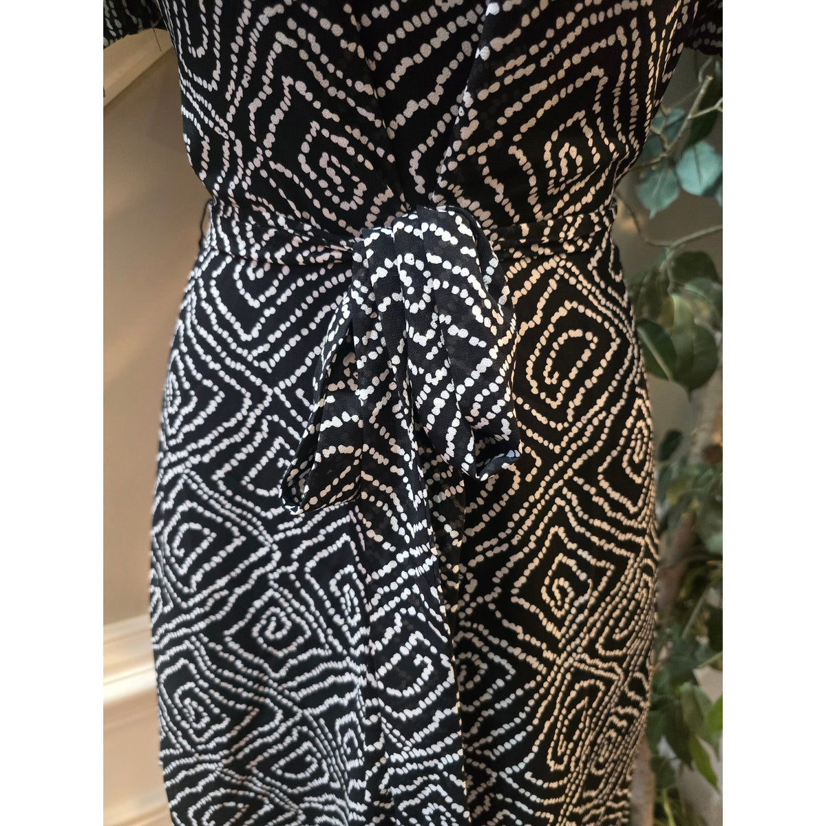 Loft Shift Dress Women's SZ XS Black/White Geometric Pleated Keyhole Waist Tie