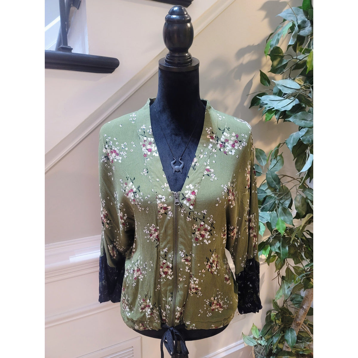 True Craft Bomber Jacket Women Small Olive Green Floral Slash Pocket Long Sleeve