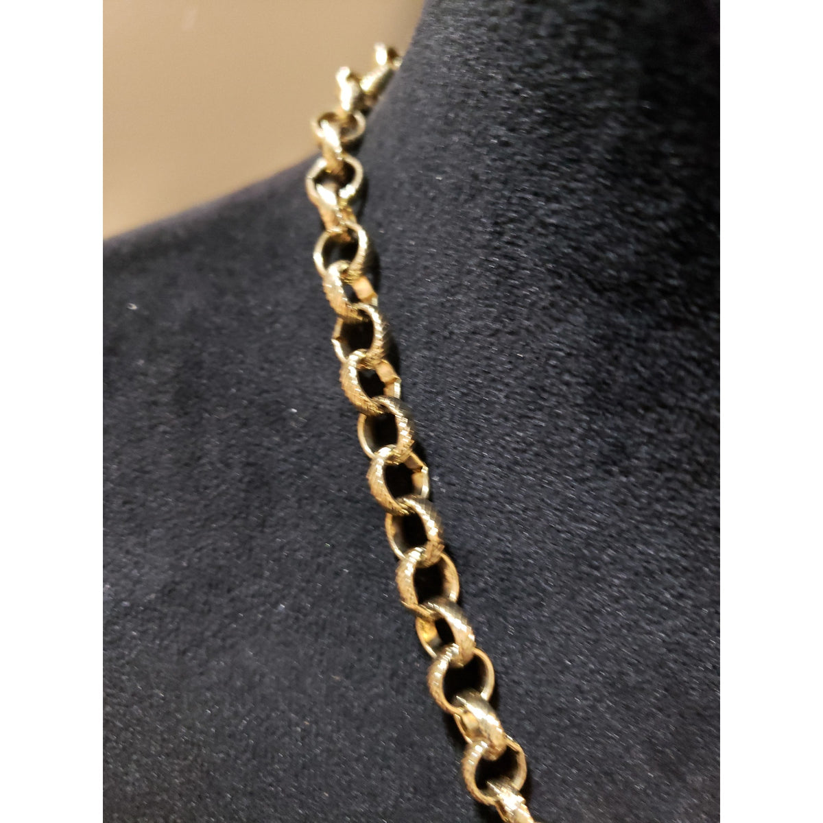 Gold Tone Teardrop Faceted Fuchsia Pink Acrylic Bead Fashion Bib Necklace