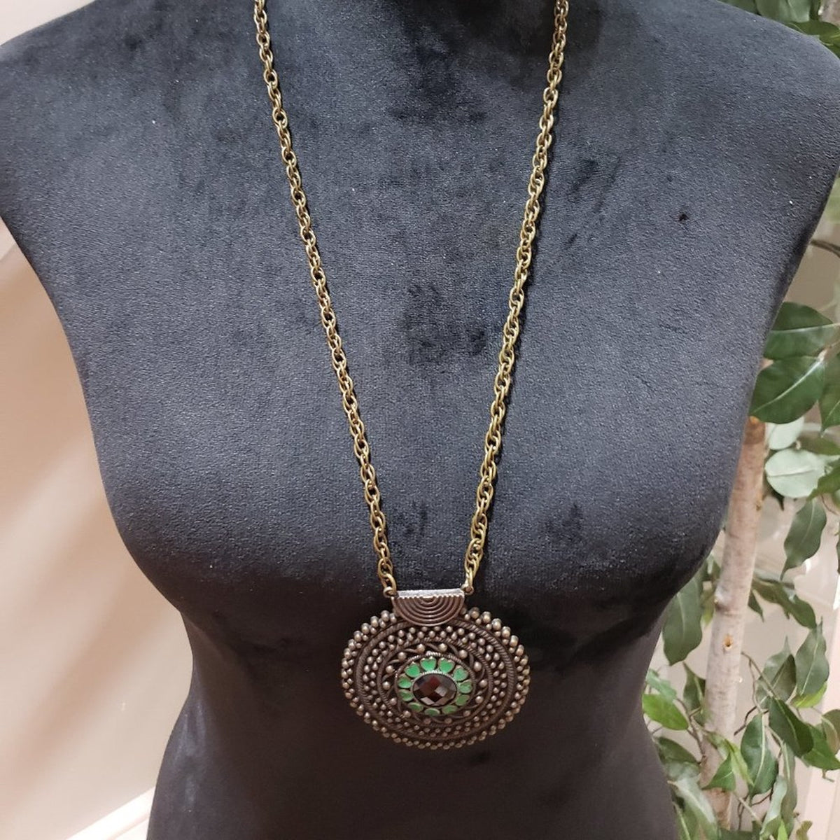 Womens Brass-Tone Silver Acrylic Bead Green Enamel Heart Round Pendant Necklace