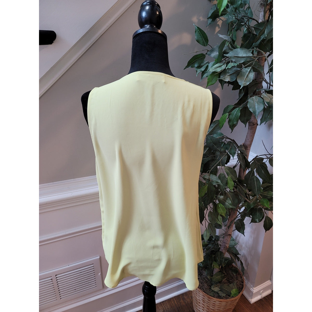 Kasper Tank Top Women's Medium Pastel Yellow Sleeveless Drawstring V-Neck Blouse