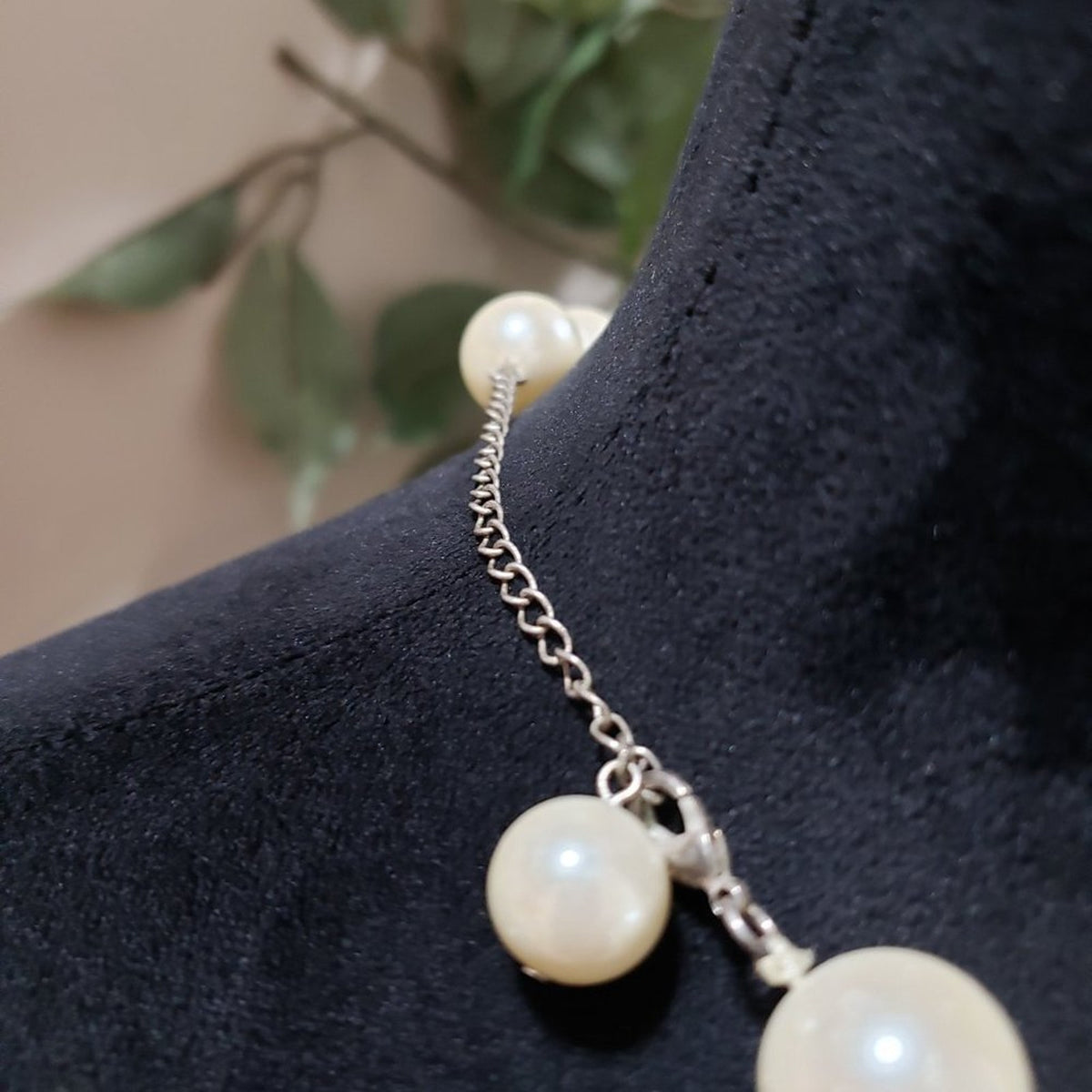 Womens Fashion Faux Pearl Beaded Statement Choker Necklace with Lobster Clasp