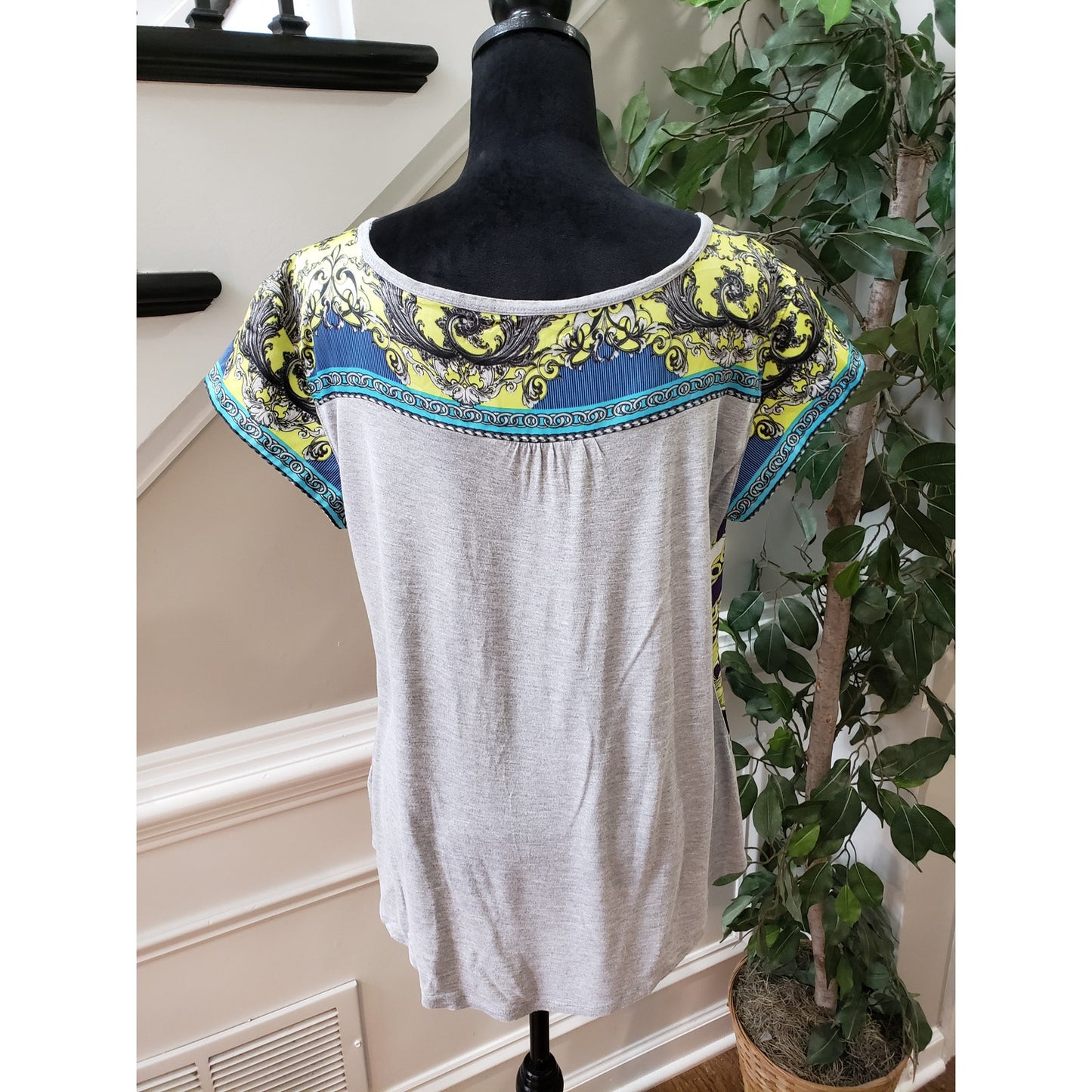 A.n.a Top Blouse Women's Size Large Multicolor Casual Short Sleeve Round Neck