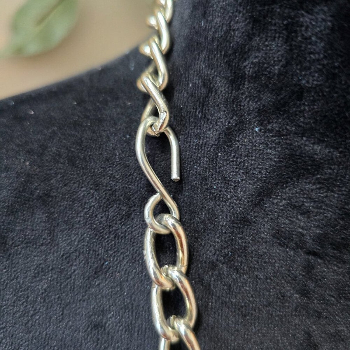 Womens Fashion Silver Tone Heart Shaped Linked Necklace Jewelry with Hook & Eye